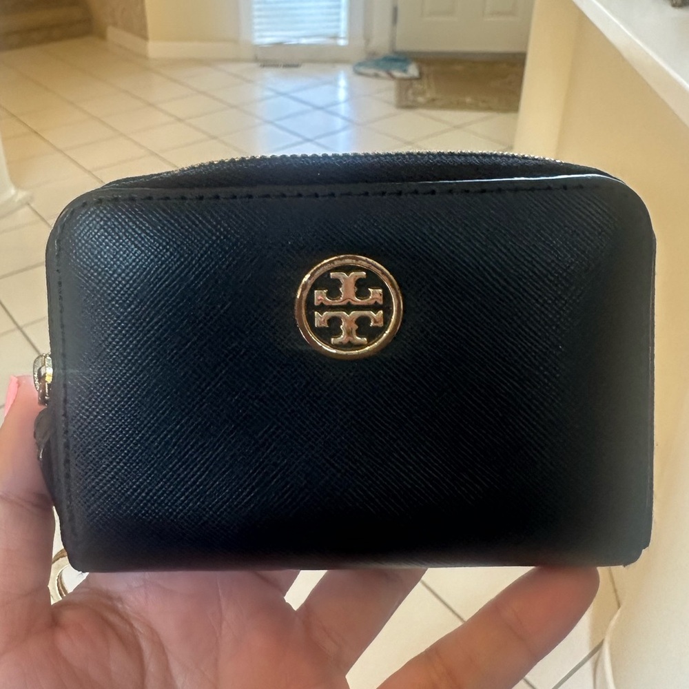 #toryburch #blackcardholder with a zipper #blackwallet